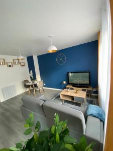 TV a/nebo společenská místnost v ubytování Superbe T2 style scandinave
