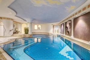 Bazén v ubytování Hotel Bergland nebo v jeho okolí