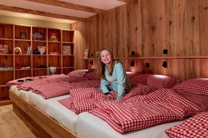 Postel nebo postele na pokoji v ubytování Berghaus Schröcken - Hotel Apartments Spa