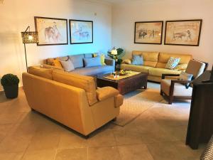 O zonă de relaxare la Apartments EL PARAISO BEACH