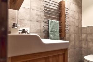 Koupelna v ubytování Berghaus Schröcken - Hotel Apartments Spa