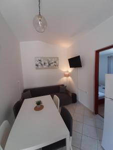 TV a/nebo společenská místnost v ubytování APARTMAN RITA