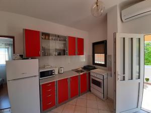 Kuchyň nebo kuchyňský kout v ubytování APARTMAN RITA