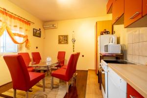 Kuchyň nebo kuchyňský kout v ubytování Apartman JOZIC