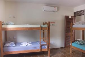 Μία ή περισσότερες κουκέτες σε δωμάτιο στο Slow Hostel - Hospedagem Criativa