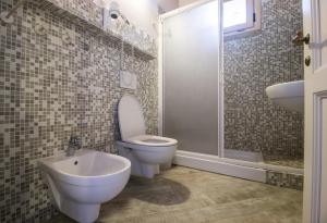 A bathroom at Fattoria Palazzeta - Pet & Family Friendly