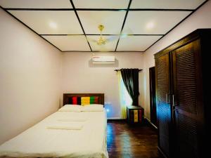 Postel nebo postele na pokoji v ubytování Abbi Holidays - Jaffna Luxurious Villa
