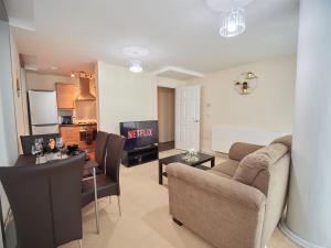 a living room with a couch and a dining room at Cosy One Bed City Apartment -The Hub in Milton Keynes