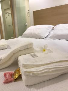Кровать или кровати в номере Suites Amma Noronha
