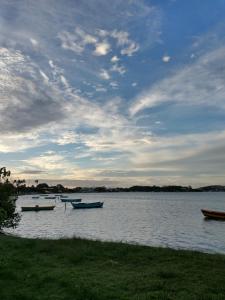 Fotografija v galeriji nastanitve Suites para casais na praça Oswaldo Cruz v mestu Cabo Frio