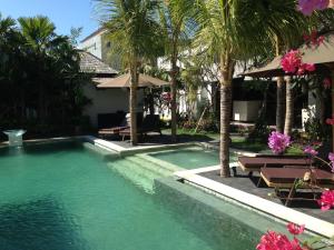 Der Swimmingpool an oder in der Nähe von Nike Villas