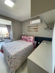 Un pat sau paturi într-o cameră la Flat 208 Eco Resort Carneiros