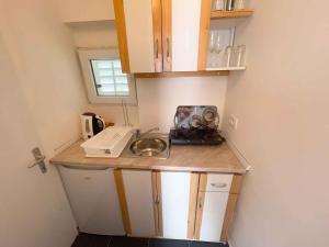 Kuchyňa alebo kuchynka v ubytovaní Apartments in Dramalj 42059