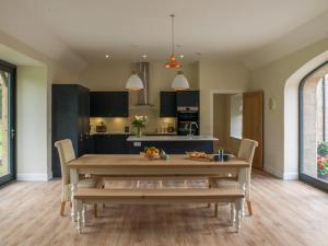 Stunning Edinburgh 1820s stables converted house