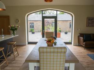 Gallery image of Stunning Edinburgh 1820s stables converted house in Ratho