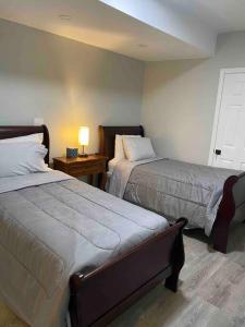 Postel nebo postele na pokoji v ubytování Charming Boston Retreat 3BR Parking Perfect for Families & Groups