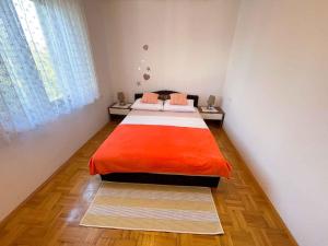Posteľ alebo postele v izbe v ubytovaní Apartment in Jadranovo 42259