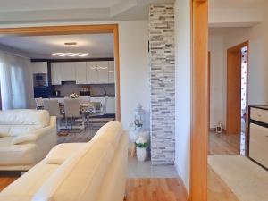 Fotografie z fotogalerie ubytování Apartment in Jasenice 42083 v destinaci Jasenice