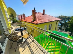 Balkón alebo terasa v ubytovaní Apartment in Dramalj 42057