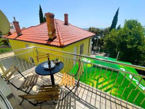 Balkón alebo terasa v ubytovaní Apartment in Dramalj 42057