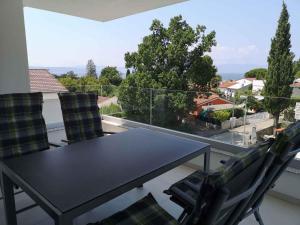 Zdjęcie z galerii obiektu Apartments in Njivice - Insel Krk 42231 w mieście Nijvice