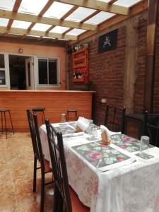 ห้องอาหารหรือที่รับประทานอาหารของ Cabañas El Pirata