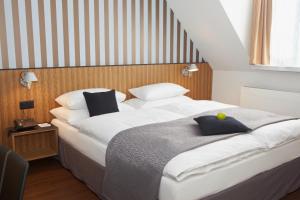 A bed or beds in a room at Sorell Hotel Rütli