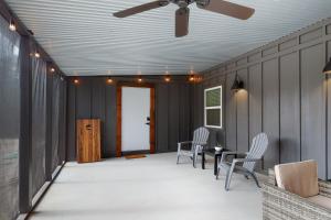 Posezení v ubytování Dry Creekside Casita