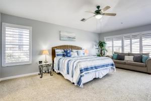 a bedroom with a bed and a couch at Gulf Getaway in Clearwater Beach +23 photos