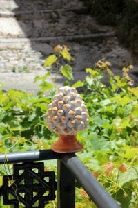 a statue on a metal fence in a garden at La Casa del Geko in Cefalù