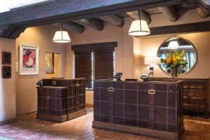Лобі або стійка реєстрації в La Posada De Santa Fe, a Tribute Portfolio Resort & Spa
