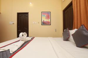 Krevet ili kreveti u jedinici u objektu Hotel Castle Manor - Auroville Beach