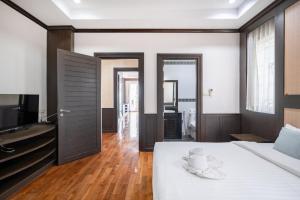 Postel nebo postele na pokoji v ubytování RimLay Beachfront Pool Villa