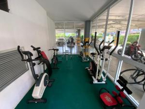 Fitness centrum a/nebo fitness zařízení v ubytování Beach 7 Condo Pattaya 11