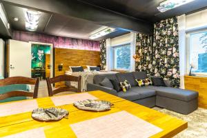 a living room with a couch and a table at Time Hostel NOVA - sairaalan vieressä in Jyväskylä +86 photos