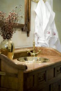 a sink in a bathroom with a mirror and a towel at Caserio Iruaritz in Amurrio