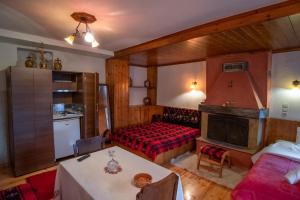 a living room with a bed and a fireplace at Casa Calda in Syrrako