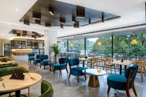 Khu vực lounge/bar tại Oshin Hotel