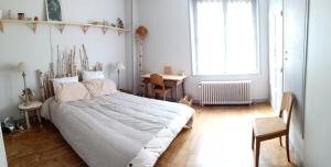 Postel nebo postele na pokoji v ubytování GITE LES 27 ROSES ET PLUS
