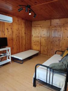 Posteľ alebo postele v izbe v ubytovaní Bungalow con piscina cerca de la playa de Torre del Mar Ideal familias
