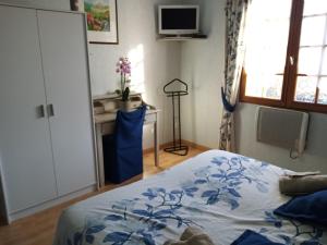 Postel nebo postele na pokoji v ubytování les chambres de Rocbaron + 15 fotografií