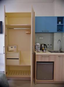 Kuchyň nebo kuchyňský kout v ubytování City Pearl Dntwn Apts