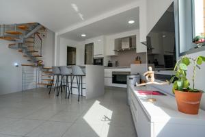 Kuchyň nebo kuchyňský kout v ubytování Panoramic sea view apartment