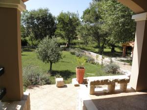 Vonkajšia záhrada v ubytovaní Holiday Home Borna