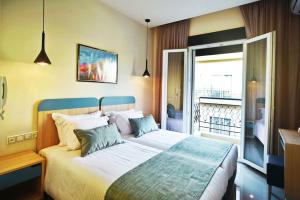 Postel nebo postele na pokoji v ubytování City Pearl Dntwn Apts