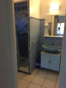 Koupelna v ubytování Appartement T1Bis dans un mas + 14 fotografií