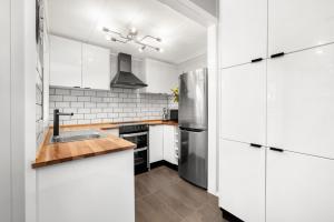 Kuchyň nebo kuchyňský kout v ubytování Locarno Cottage + 16 fotografií