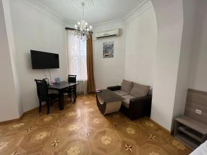 Televiisor ja/või meelelahutuskeskus majutusasutuses Olive hotel