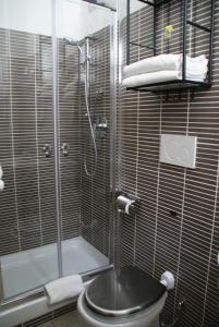 a bathroom with a shower and a toilet with a glass door at Rome Orange Inn in Rome +11 photos