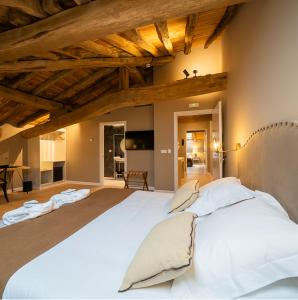Posteľ alebo postele v izbe v ubytovaní Hotel Palacio De Luko